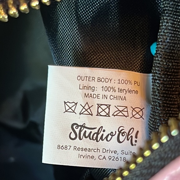 cosmetic bag in “Avocadoze” print w/zip-closure -NWT-matching manicure set - Picture 8 of 14